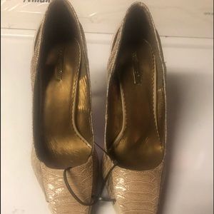 🦋Women pointed toe heels- Never worn